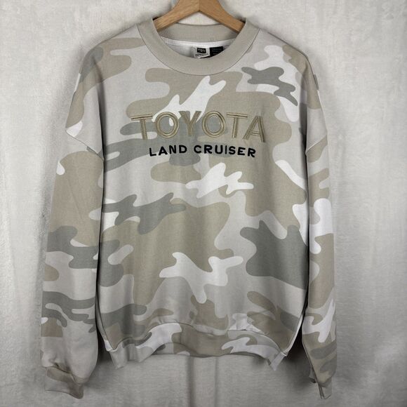 Official Toyota Land Cruiser Camo Crewneck Sweatshirt TIKTOK Viral Sz Medium NWT - Picture 1 of 6